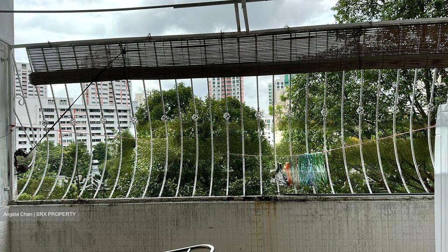 Blk 216 Jurong East Street 21 (Jurong East), HDB Executive #605500031